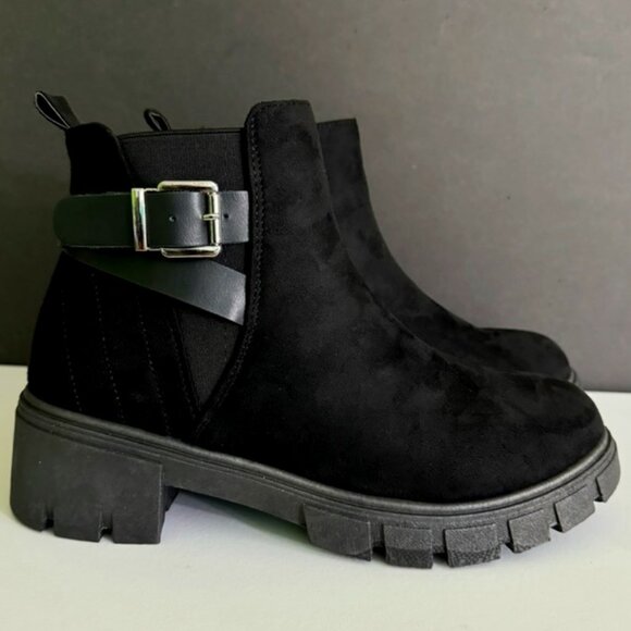 NWT Wanted Cinder Black Side Zip Booties, Side Stretch Panel, Buckle Accent 7.5 - Picture 1 of 13